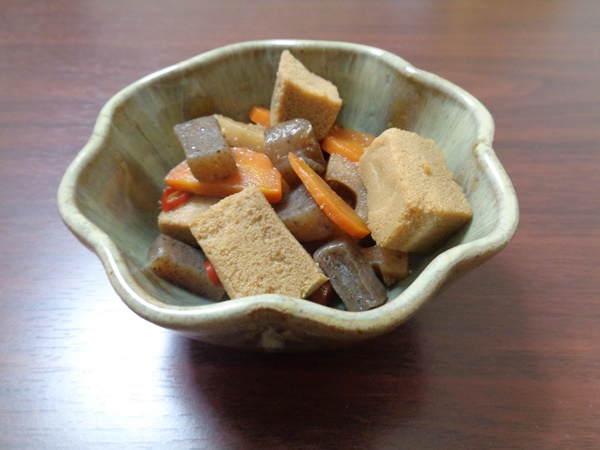 こうや豆腐とこんにゃくと根菜類の簡単煮物