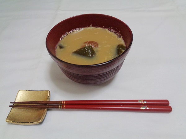 梅干しと溶き卵と昆布の吸い物