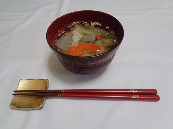 豚肉と根菜類の昆布のみそ汁（豚汁）