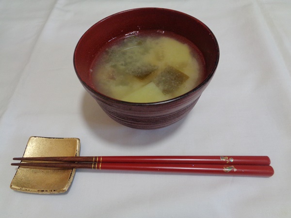 じゃがいもと昆布のみそ汁