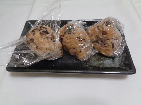 赤飯のおにぎり