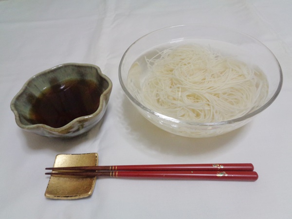 そうめんとそうめんつゆ