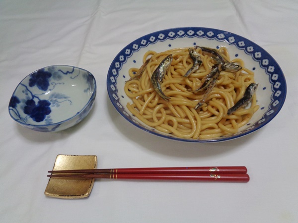 かたくちいわしの出し汁の煮込み丸うどん