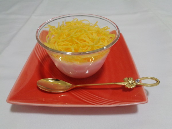 錦糸たまごと桜でんぶのヨーグルト